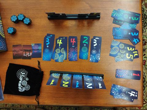 Carte e materiali per il gioco di carte Hanabi