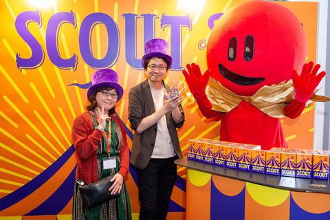 Der Autor von Scout, Kei Kajino, mit Illustratorin Rie Kamakawi