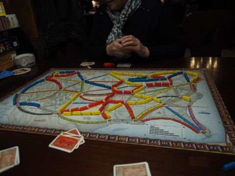 A three-player game of Ticket to Ride at the end of play, played at restaurant Kaisla in Kaisaniemi, Helsinki, Finland. I (playing blue) lost 84 points by failing to connect Duluth and Omaha.