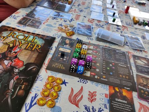 Partida a juego de mesa Roll Player