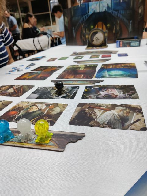 Partida al juego de mesa Mysterium